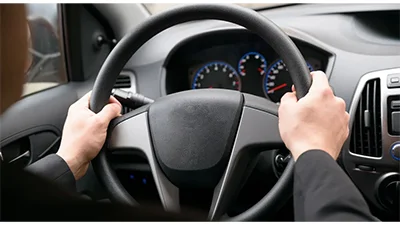 Problemas con la dirección: el vehículo se desvía hacia un lado