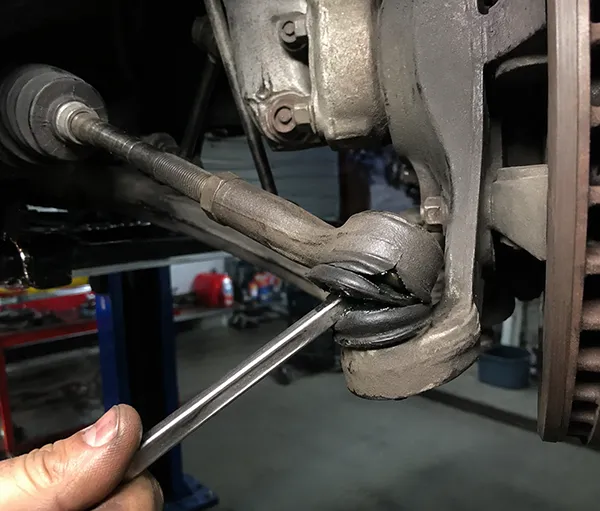 Síntomas de fallo del Brazo Axial e inspección del juego de dirección